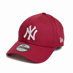 Boné New Era 940 Sn White On Cardinal NY Yankees MLB Aba Curva Bordô Snapback